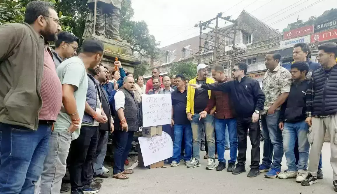 Nainital: विधानसभा में कांग्रेस के विरोध में भाजपा का पुतला दहन Nainital: विधानसभा में कांग्रेस के विरोध में भाजपा का पुतला दहन