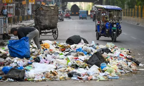 Jaipur: निगम प्रशासन ने सड़कों पर उतरकर किया सफाई अभियान Jaipur: निगम प्रशासन ने सड़कों पर उतरकर किया सफाई अभियान