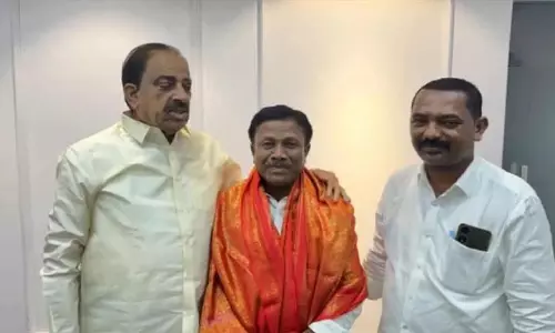 ध्र प्रदेश के आलमपुर और जोगुलंबा गदवाल किसानों की समस्याओं को लेकर कृषि मंत्री से मिले AMC अध्यक्ष ध्र प्रदेश के आलमपुर और जोगुलंबा गदवाल किसानों की समस्याओं को लेकर कृषि मंत्री से मिले AMC अध्यक्ष