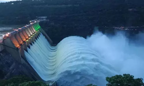 Krishnamma ऊंची सवारी कर रही हैं.. श्रीशैलम के दस द्वारों को उठाना