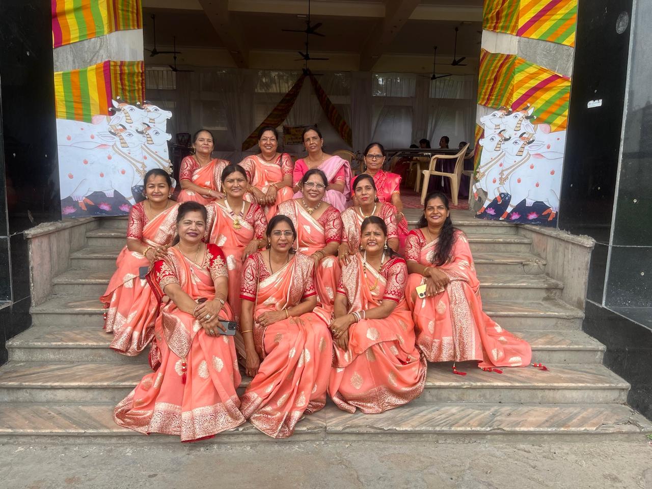 काशीपुरी वकील कॉलोनी माहेश्वरी महिला संगठन ने मनाया सामूहिक उद्यापन के साथ बछ बारस का पर्व