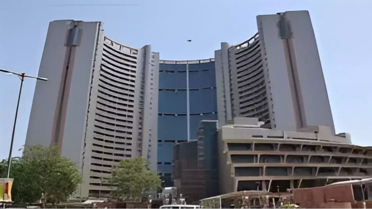 रिश्वत आरोप पर MCD में विवाद, कमिश्नर ने किया साफ कहा- ब्लैकमेलिंग नहीं चलेगी रिश्वत आरोप पर MCD में विवाद, कमिश्नर ने किया साफ कहा- ब्लैकमेलिंग नहीं चलेगी