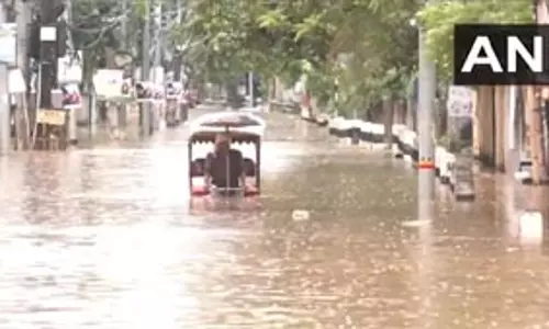 कराची में मूसलाधार बारिश से 15 मौतें, शहर में बाढ़ और क्षति
