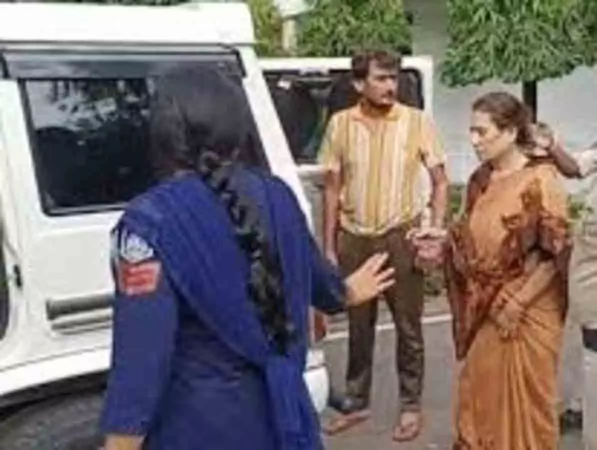 इंजीनियर ने की पत्नी की हत्या, शव को ठिकाना लगाने में मां ने की मदद इंजीनियर ने की पत्नी की हत्या, शव को ठिकाना लगाने में मां ने की मदद