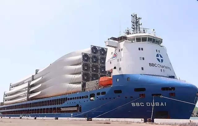 VOC पोर्ट ने पवन टरबाइन ब्लेडों के संचालन में रिकॉर्ड बनाया VOC पोर्ट ने पवन टरबाइन ब्लेडों के संचालन में रिकॉर्ड बनाया