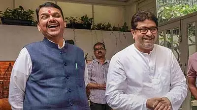 MMS प्रमुख राज ठाकरे ने मुंबई में महाराष्ट्र के CM फडणवीस से मुलाकात की MMS प्रमुख राज ठाकरे ने मुंबई में महाराष्ट्र के CM फडणवीस से मुलाकात की