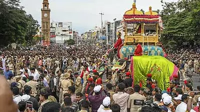 Mysuru : त्योहार के दौरान सड़कों को कूड़ा-कचरा मुक्त रखने के लिए स्वच्छ दशहरा के लिए तैयार Mysuru : त्योहार के दौरान सड़कों को कूड़ा-कचरा मुक्त रखने के लिए स्वच्छ दशहरा के लिए तैयार