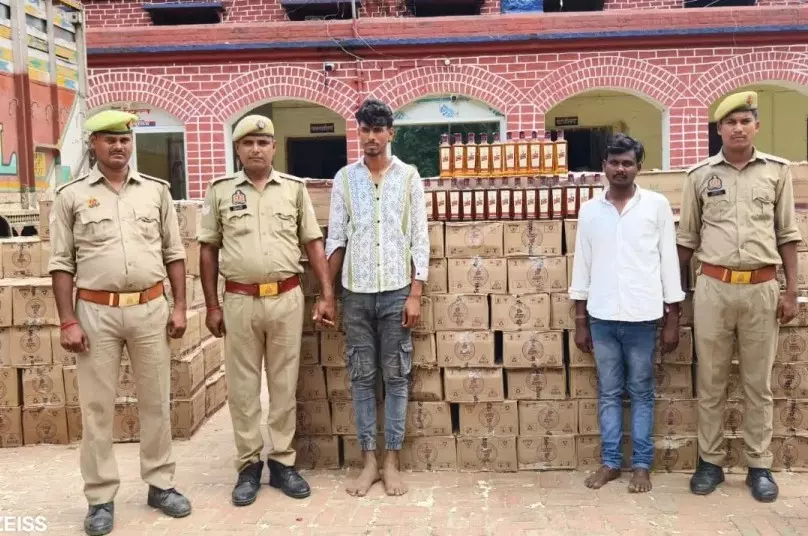 Deoria: पुलिस ने माफियाओं की कमर तोड़ी Deoria: पुलिस ने माफियाओं की कमर तोड़ी