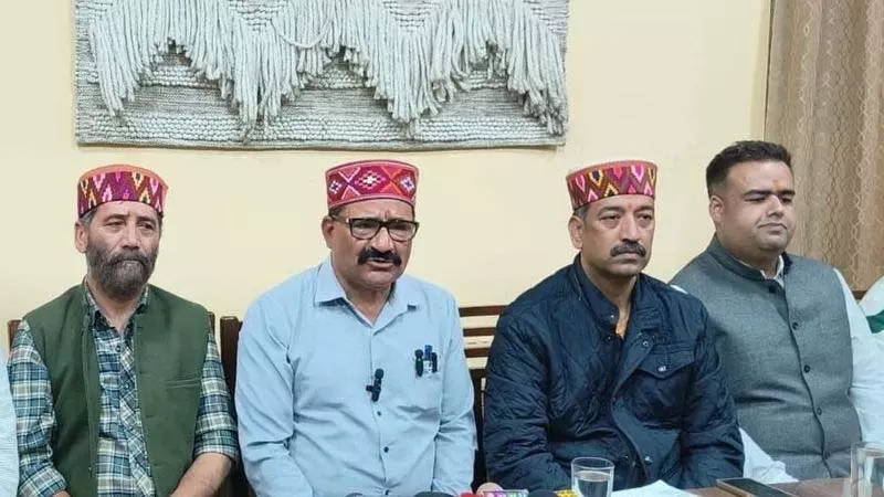 Former minister: सेब उत्पादकों को परिवहन और खरीद संकट का सामना करना पड़ रहा Former minister: सेब उत्पादकों को परिवहन और खरीद संकट का सामना करना पड़ रहा