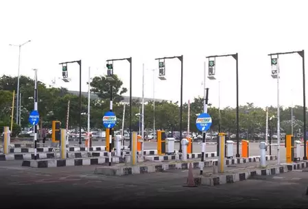 केंद्र सरकार ने टोल प्लाजा पर दोपहिया वाहनों से यूजर फीस वसूलने की रिपोर्ट्स को बताया फर्जी, कहा- ऐसा कोई प्रस्ताव नहीं केंद्र सरकार ने टोल प्लाजा पर दोपहिया वाहनों से यूजर फीस वसूलने की रिपोर्ट्स को बताया फर्जी, कहा- ऐसा कोई प्रस्ताव नहीं