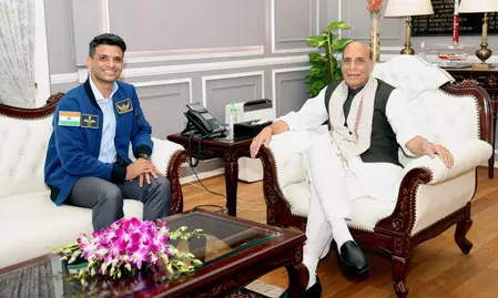 राजनाथ सिंह और शुभांशु शुक्ला के बीच हुई गगनयान मिशन पर चर्चा, कहा- उनकी उपलब्धियों पर देश को गर्व राजनाथ सिंह और शुभांशु शुक्ला के बीच हुई गगनयान मिशन पर चर्चा, कहा- उनकी उपलब्धियों पर देश को गर्व