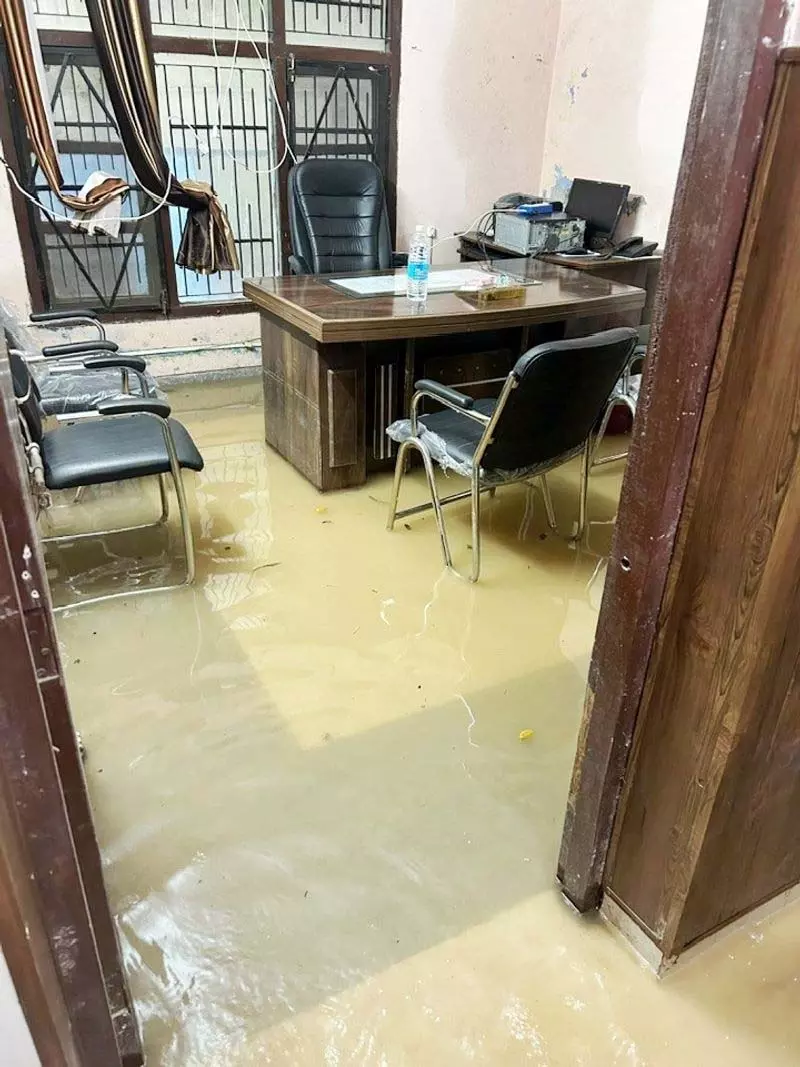 Una में भारी बारिश से जनजीवन अस्त-व्यस्त Una में भारी बारिश से जनजीवन अस्त-व्यस्त