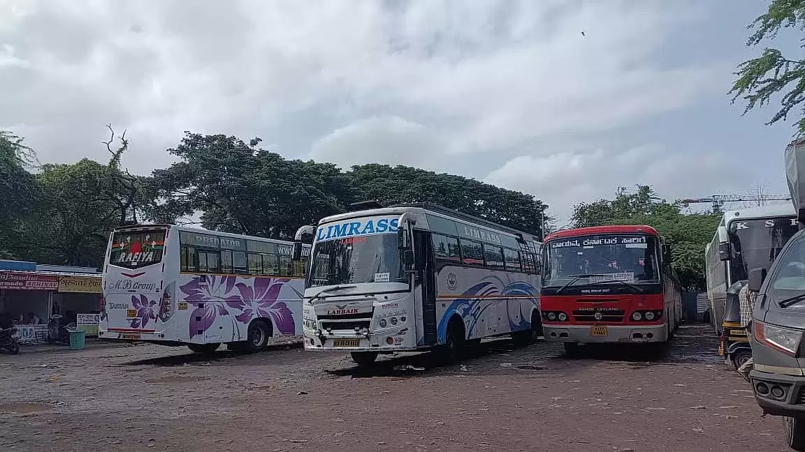 गणेशोत्सव से पहले पुणे-कोंकण रूट पर टिकट की कमी, निजी बसों ने बढ़ाया किराया गणेशोत्सव से पहले पुणे-कोंकण रूट पर टिकट की कमी, निजी बसों ने बढ़ाया किराया