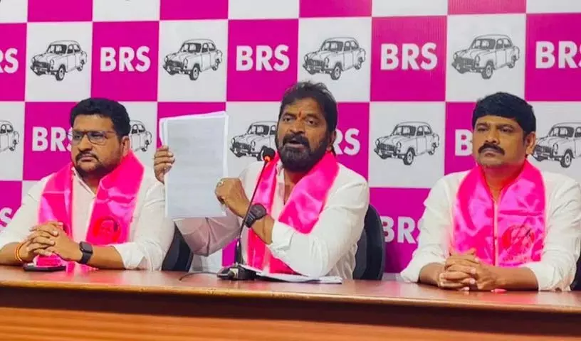 BRS ने शराब लाइसेंस अधिसूचना रद्द करने की मांग की, आंदोलन की चेतावनी दी BRS ने शराब लाइसेंस अधिसूचना रद्द करने की मांग की, आंदोलन की चेतावनी दी