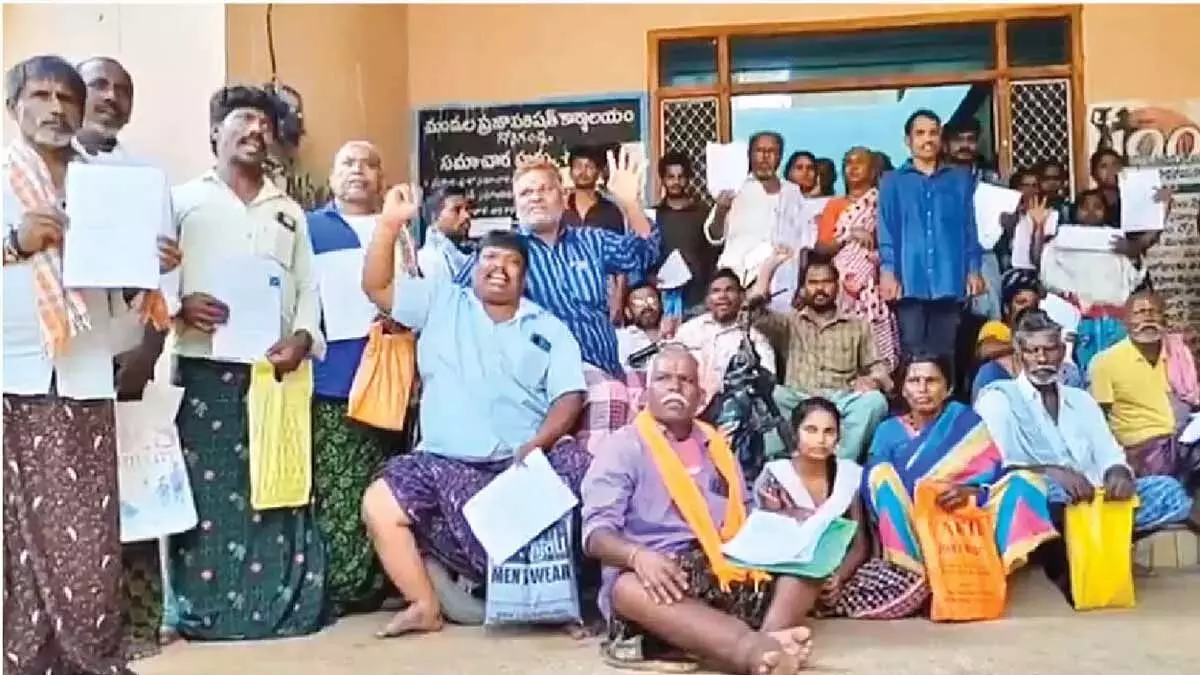 persons बंद होने पर गोनेगंडला में दिव्यांगजनों का प्रदर्शन persons बंद होने पर गोनेगंडला में दिव्यांगजनों का प्रदर्शन