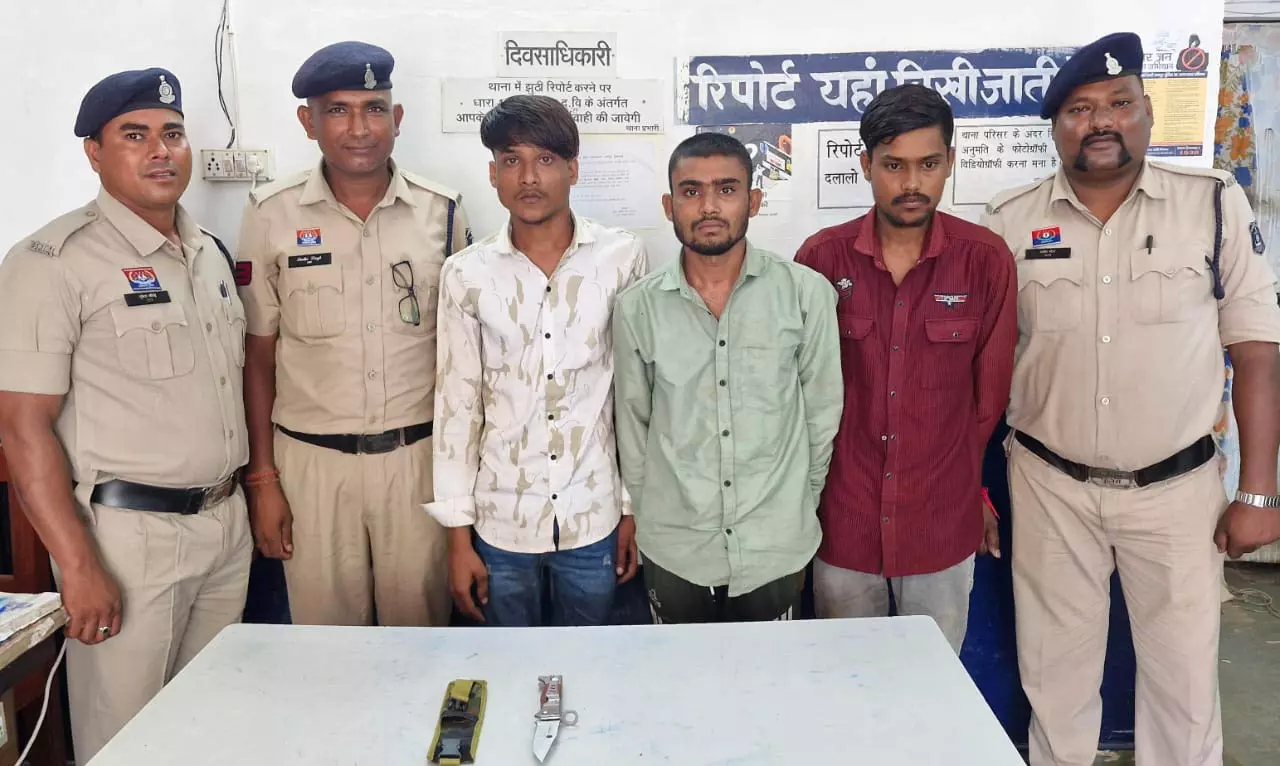 पेट्रोल पंप के पास गुंडागर्दी, 3 नशेड़ी युवक गिरफ्तार पेट्रोल पंप के पास गुंडागर्दी, 3 नशेड़ी युवक गिरफ्तार