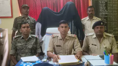 युवक की हत्या के बाद जंगल ले जाकर जला दिया शव, दो आरोपी गिरफ्तार युवक की हत्या के बाद जंगल ले जाकर जला दिया शव, दो आरोपी गिरफ्तार