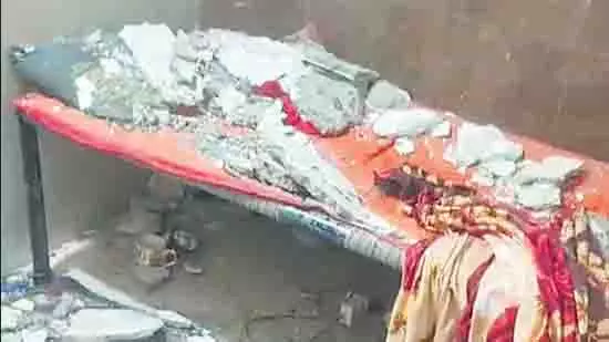 Navi Mumbai: खतरनाक इमारत का प्लास्टर गिरने से गर्भवती महिला घायल Navi Mumbai: खतरनाक इमारत का प्लास्टर गिरने से गर्भवती महिला घायल