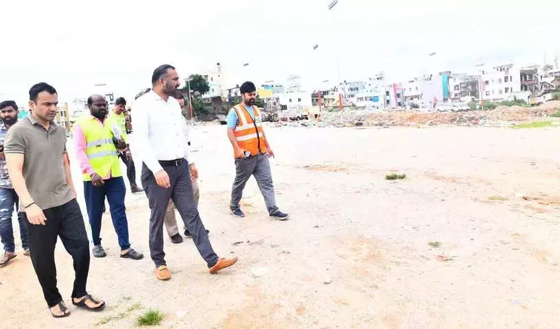 GHMC आयुक्त ने अधिकारियों को शहर की स्वच्छता और जन स्वास्थ्य को प्राथमिकता देने का निर्देश दिया GHMC आयुक्त ने अधिकारियों को शहर की स्वच्छता और जन स्वास्थ्य को प्राथमिकता देने का निर्देश दिया