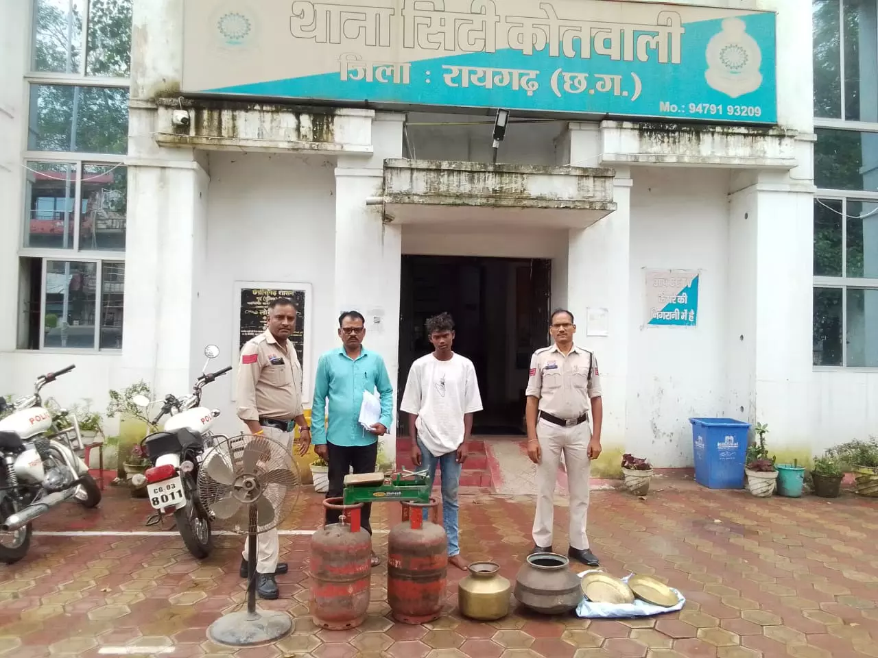 खाली मकान में सेंधमारी, दो चोर गिरफ्तार खाली मकान में सेंधमारी, दो चोर गिरफ्तार
