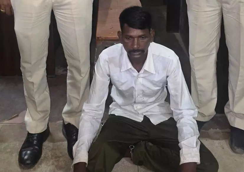 ट्रक चालक गिरफ्तार, सड़क किनारे बैठे मवेशियों को मारी थी टक्कर ट्रक चालक गिरफ्तार, सड़क किनारे बैठे मवेशियों को मारी थी टक्कर