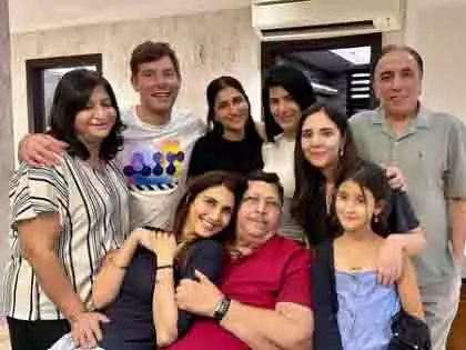 Vaani Kapoor: अपनों संग किया प्री-बर्थडे सेलिब्रेशन Vaani Kapoor: अपनों संग किया प्री-बर्थडे सेलिब्रेशन