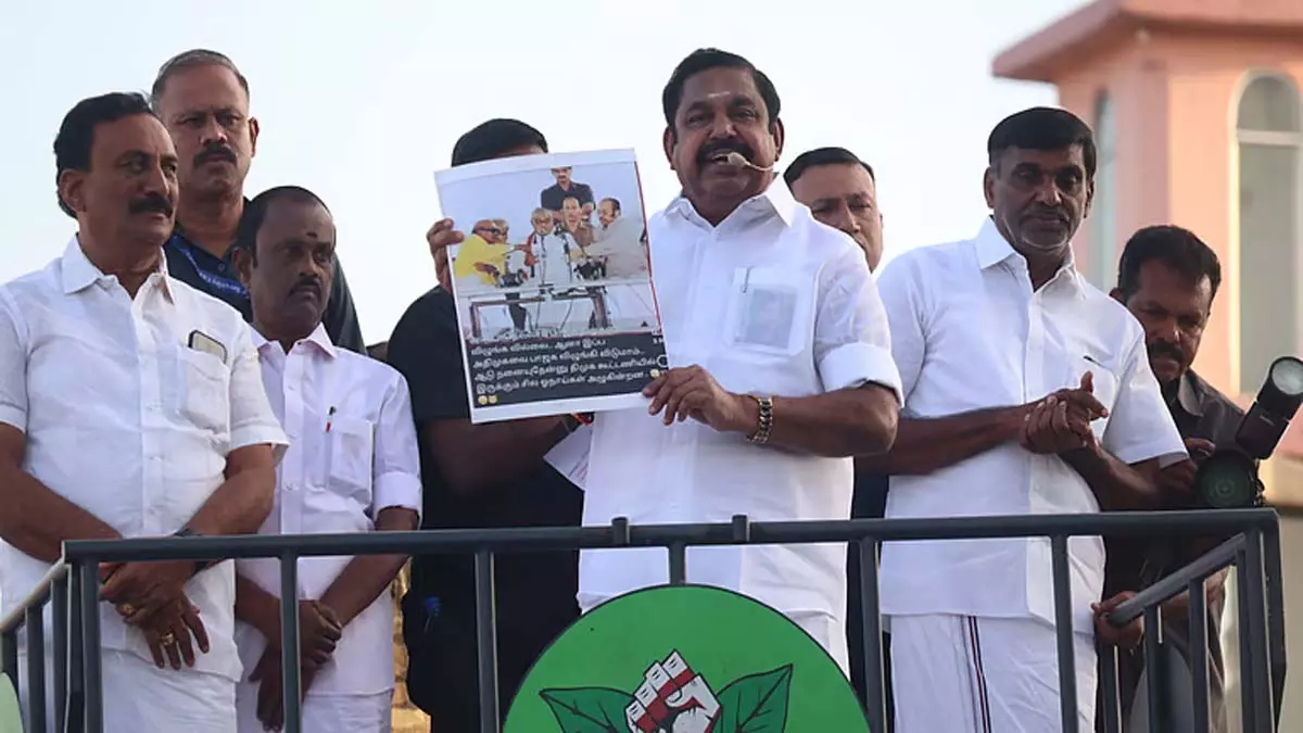 AIADMK नेता पलानीस्वामी ने DGP की नियुक्ति में देरी को लेकर DMK की आलोचना की AIADMK नेता पलानीस्वामी ने DGP की नियुक्ति में देरी को लेकर DMK की आलोचना की