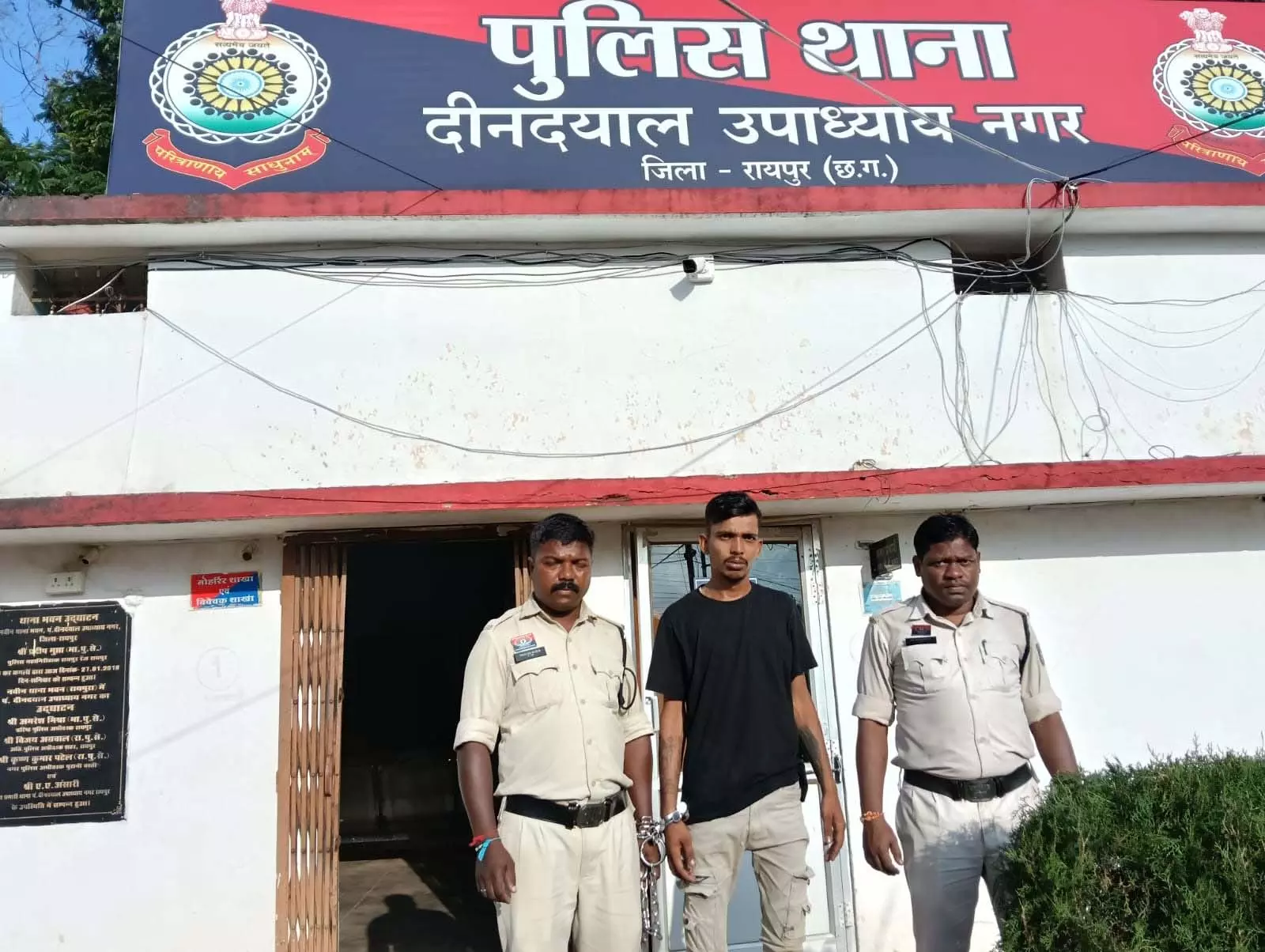 इन्द्रप्रस्थ कॉलोनी के पास अवैध शराब बेचने वाला केटली गिरफ्तार इन्द्रप्रस्थ कॉलोनी के पास अवैध शराब बेचने वाला केटली गिरफ्तार