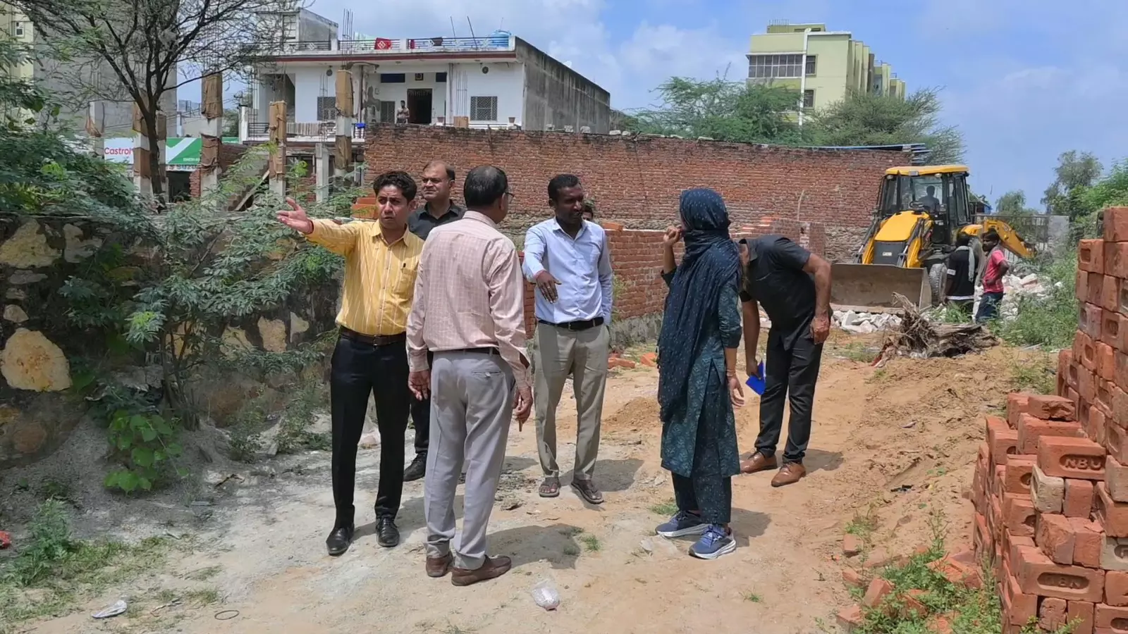 Sikar नगर परिषद ने शहर में दो स्थानों पर अतिक्रमण हटाया Sikar नगर परिषद ने शहर में दो स्थानों पर अतिक्रमण हटाया