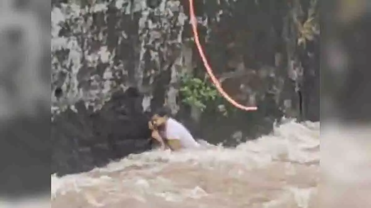 Powai: मीठी नदी से 30 वर्षीय व्यक्ति को बचाया गया Powai: मीठी नदी से 30 वर्षीय व्यक्ति को बचाया गया