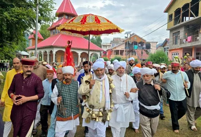 वार्षिक कैलाश यात्रा की Chhari Mubarak पर श्रद्धालुओं की भीड़ उमड़ पड़ी वार्षिक कैलाश यात्रा की Chhari Mubarak पर श्रद्धालुओं की भीड़ उमड़ पड़ी