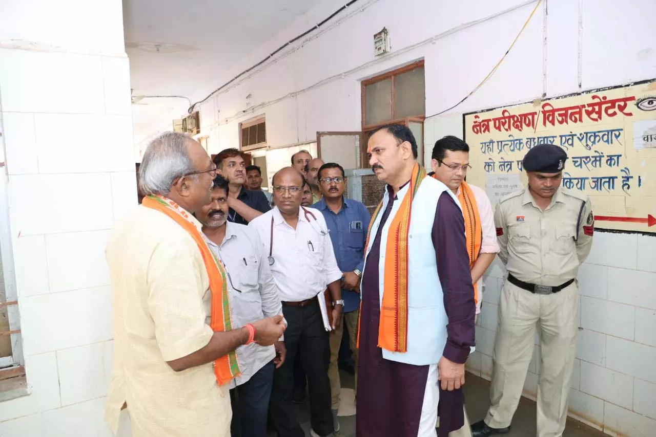 स्वास्थ्य मंत्री श्याम बिहारी जायसवाल ने सामुदायिक स्वास्थ्य केंद्र देवरी बंगला का किया निरीक्षण स्वास्थ्य मंत्री श्याम बिहारी जायसवाल ने सामुदायिक स्वास्थ्य केंद्र देवरी बंगला का किया निरीक्षण