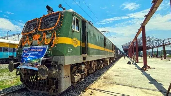 रेलवे बोर्ड ने Kashmir से दिल्ली तक मालगाड़ी को मंजूरी दी रेलवे बोर्ड ने Kashmir से दिल्ली तक मालगाड़ी को मंजूरी दी