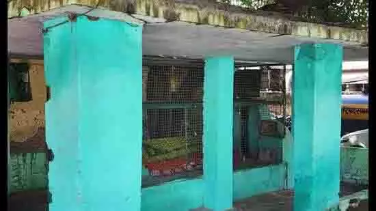 Sambhal: नगर पालिका परिसर से मजार हटाने की योजना पर विवाद Sambhal: नगर पालिका परिसर से मजार हटाने की योजना पर विवाद