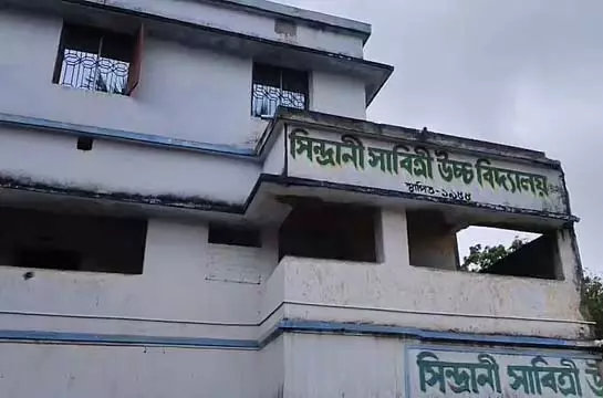 कक्षा में अचानक छात्रा ने खाया जहर, बागदा स्कूल में मचा हड़कंप कक्षा में अचानक छात्रा ने खाया जहर, बागदा स्कूल में मचा हड़कंप