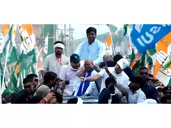 राहुल गांधी, तेजस्वी यादव ने लखीसराय में मतदाता अधिकार यात्रा में हिस्सा लिया, SIR के खिलाफ प्रदर्शन किया राहुल गांधी, तेजस्वी यादव ने लखीसराय में मतदाता अधिकार यात्रा में हिस्सा लिया, SIR के खिलाफ प्रदर्शन किया