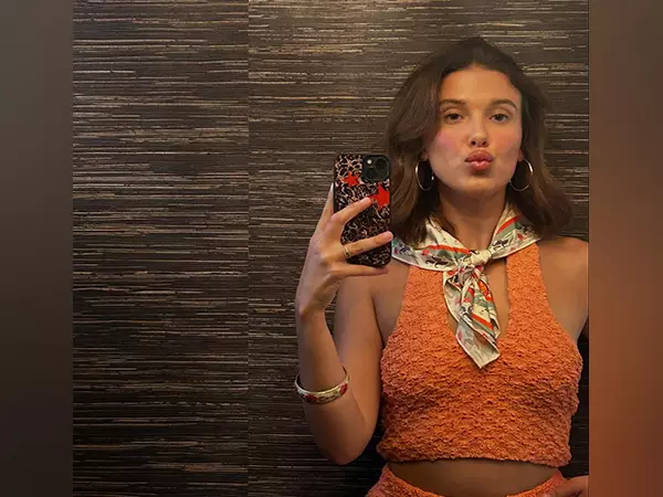 Millie Bobby Brown ने गोद लिया बच्ची, पति जेक बोंगियोवी के साथ साझा की खुशखबरी Millie Bobby Brown ने गोद लिया बच्ची, पति जेक बोंगियोवी के साथ साझा की खुशखबरी