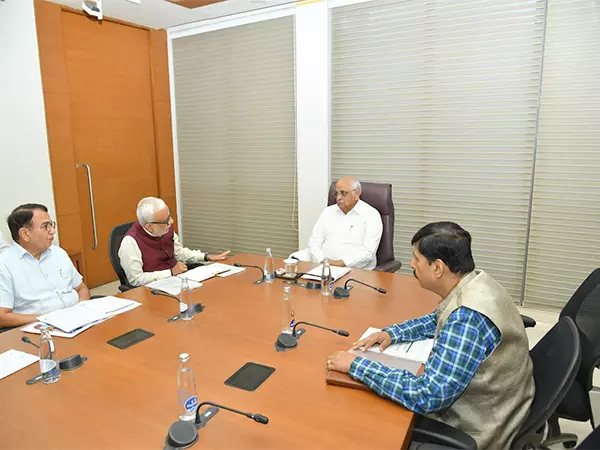 CM पटेल को जीएआरसी की चौथी अनुशंसा रिपोर्ट प्राप्त हुई, आवश्यक सुधारों की रूपरेखा दी गई CM पटेल को जीएआरसी की चौथी अनुशंसा रिपोर्ट प्राप्त हुई, आवश्यक सुधारों की रूपरेखा दी गई
