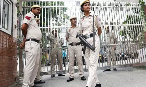 Delhi CM पर हमला करने वाला व्यक्ति सीरियल अपराधी Delhi CM पर हमला करने वाला व्यक्ति सीरियल अपराधी