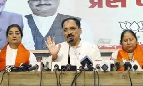 स्थायी समिति की बैठक में आप पार्षदों और भाजपा सदस्यों में झड़प स्थायी समिति की बैठक में आप पार्षदों और भाजपा सदस्यों में झड़प