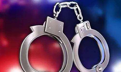विदेश में नौकरी दिलाने का वादा कर 48 लाख की ठगी करने के आरोप में पिता-पुत्री गिरफ्तार