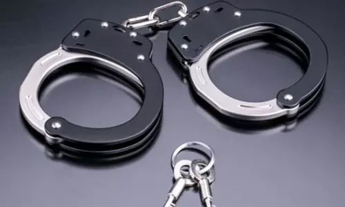 मीठी नदी घोटाला मामला: मुंबई पुलिस की ईओडब्ल्यू ने ठेकेदार शेरसिंह राठौड़ को किया गिरफ्तार मीठी नदी घोटाला मामला: मुंबई पुलिस की ईओडब्ल्यू ने ठेकेदार शेरसिंह राठौड़ को किया गिरफ्तार