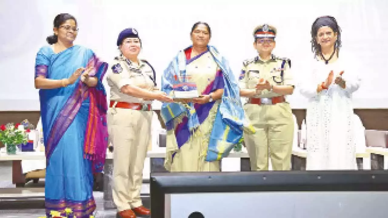 पहला राज्य स्तरीय महिला पुलिस अधिकारी सम्मेलन आयोजित