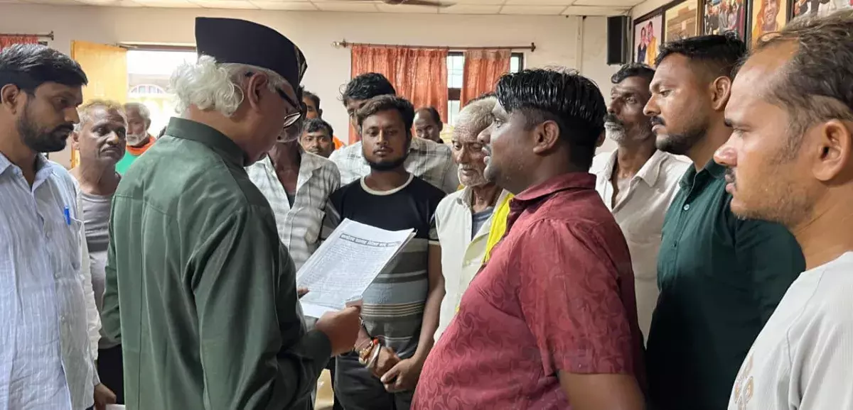 Lucknow: गोमती पर उठे सवाल, मछुआरों ने जताई नाराजगी Lucknow: गोमती पर उठे सवाल, मछुआरों ने जताई नाराजगी