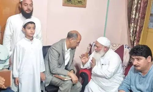 शोक संवेदना के लिए नेशनल कॉन्फ्रेंस प्रतिनिधिमंडल का बांदीपोरा दौरा शोक संवेदना के लिए नेशनल कॉन्फ्रेंस प्रतिनिधिमंडल का बांदीपोरा दौरा