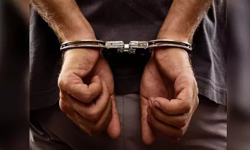 CBI ने तेलंगाना में एनएचएआई अधिकारी को 60,000 रुपये की रिश्वत लेते गिरफ्तार किया CBI ने तेलंगाना में एनएचएआई अधिकारी को 60,000 रुपये की रिश्वत लेते गिरफ्तार किया