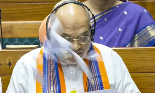 लोकसभा में अमित शाह के सामने बिल फाड़कर उछालने पर भड़के भाजपा सांसद , बोले- विपक्ष का यह कृत्य निंदनीय लोकसभा में अमित शाह के सामने बिल फाड़कर उछालने पर भड़के भाजपा सांसद , बोले- विपक्ष का यह कृत्य निंदनीय