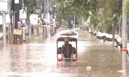 KARACHI में भारी मानसूनी बारिश से मरने वालों की संख्या बढ़कर 17 हुई