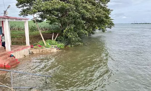 अलमाटी जलाशय: पानी का बहाव बढ़ा, ग्रामीण चिंतित अलमाटी जलाशय: पानी का बहाव बढ़ा, ग्रामीण चिंतित