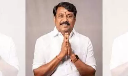 Tamil Nadu BJP ने प्रदर्शनकारी सफाई कर्मचारियों को समर्थन दिया Tamil Nadu BJP ने प्रदर्शनकारी सफाई कर्मचारियों को समर्थन दिया